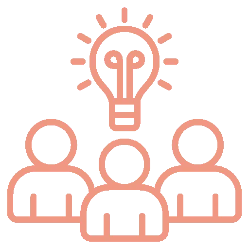 3 personnages avec ampoule illuminée